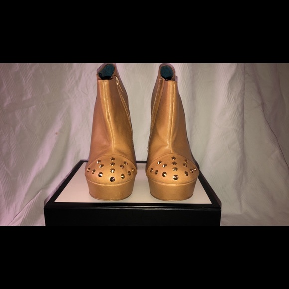 Lulu’s Beige Spiked Ankle Boots, Size 7.5 - Picture 6 of 6